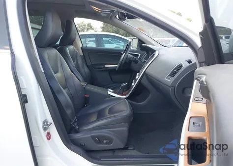 2017 Volvo Xc60 T5 Inscription z USA, uszkodzony, nr VIN YV440MDU6H2023396